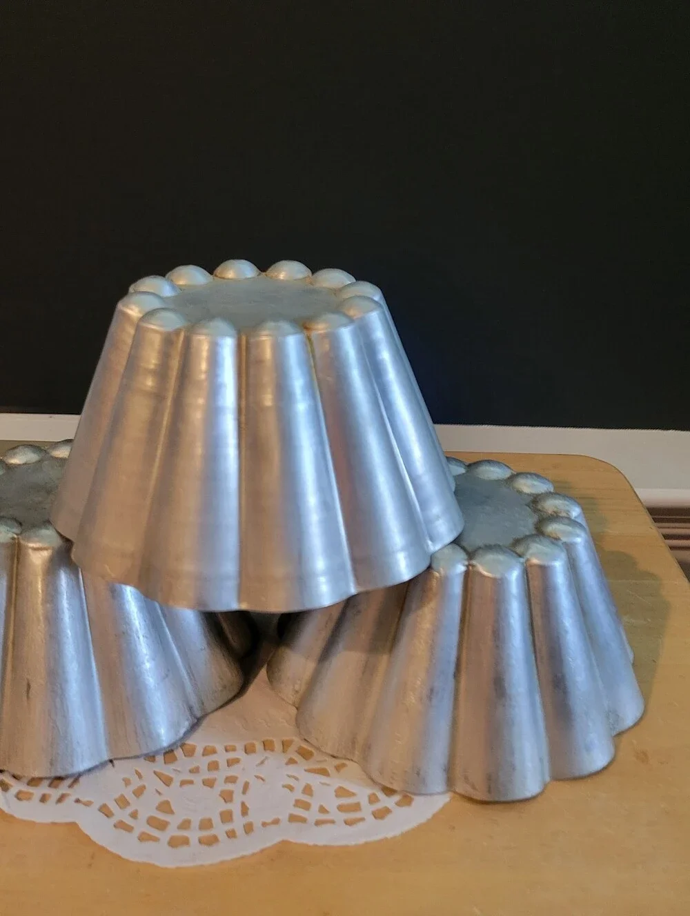 Set of 8 Various Sizes Aluminum Fluted Molds Brioche Tartlets CakeThree sizes